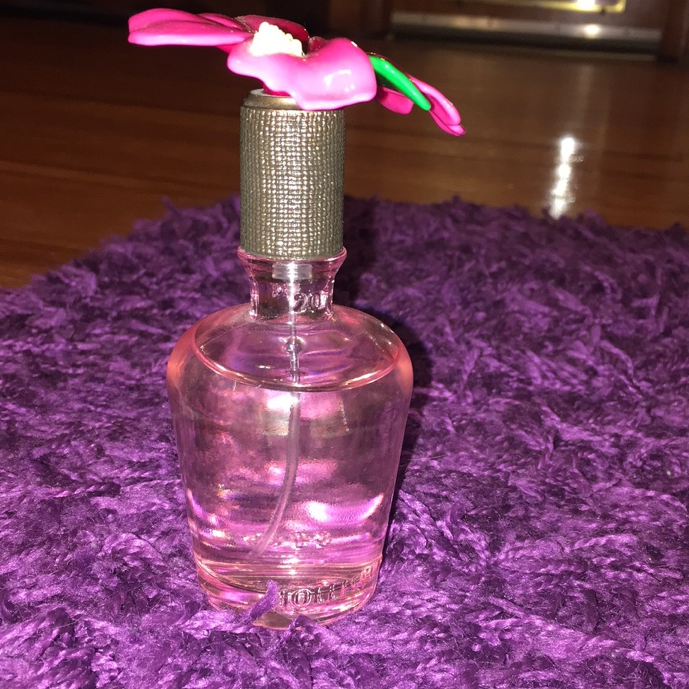 Hollister “Sadie”